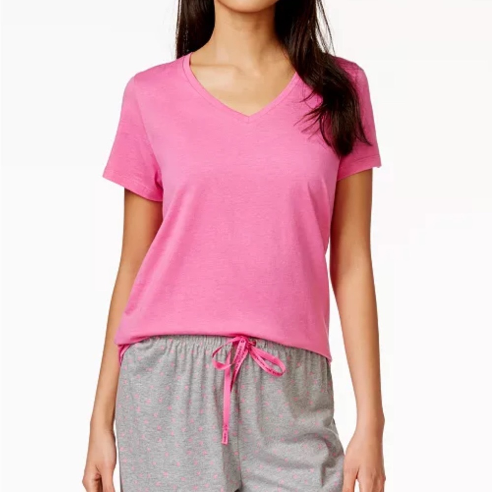 HUE Pink cotton V-Neck T-Shirt NEW size M
Loungewear